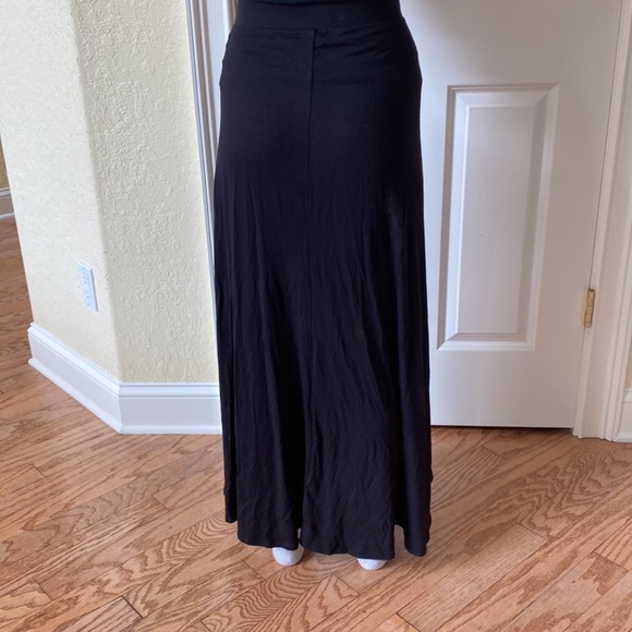 Long black skirt with slit at front.  Elastic waist band.  Medium - Picture 3 of 4